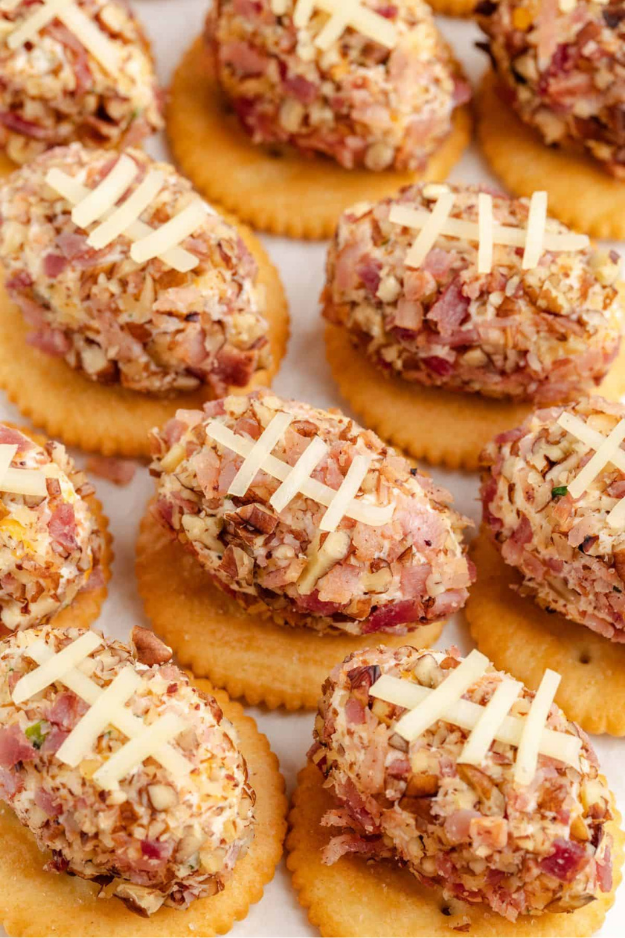 25 Irresistible Football Snacks for Party That Won’t Make It to the Fourth Quarter 25 Irresistible Football Snacks for Party That Won’t Make It to the Fourth Quarter
