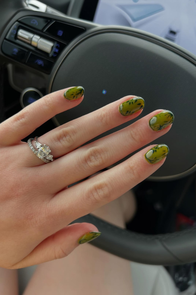 17 Green Fall Nails That Make Every Other Autumn Color Feel a Little Boring 17 Green Fall Nails That Make Every Other Autumn Color Feel a Little Boring