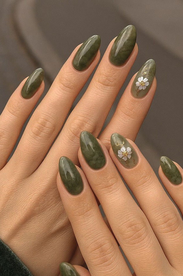 17 Green Fall Nails That Make Every Other Autumn Color Feel a Little Boring 17 Green Fall Nails That Make Every Other Autumn Color Feel a Little Boring