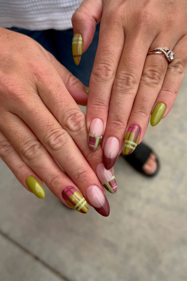 17 Green Fall Nails That Make Every Other Autumn Color Feel a Little Boring 17 Green Fall Nails That Make Every Other Autumn Color Feel a Little Boring