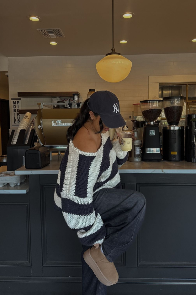 How to Style an Oversized Sweater Without Looking Swallowed by It How to Style an Oversized Sweater Without Looking Swallowed by It