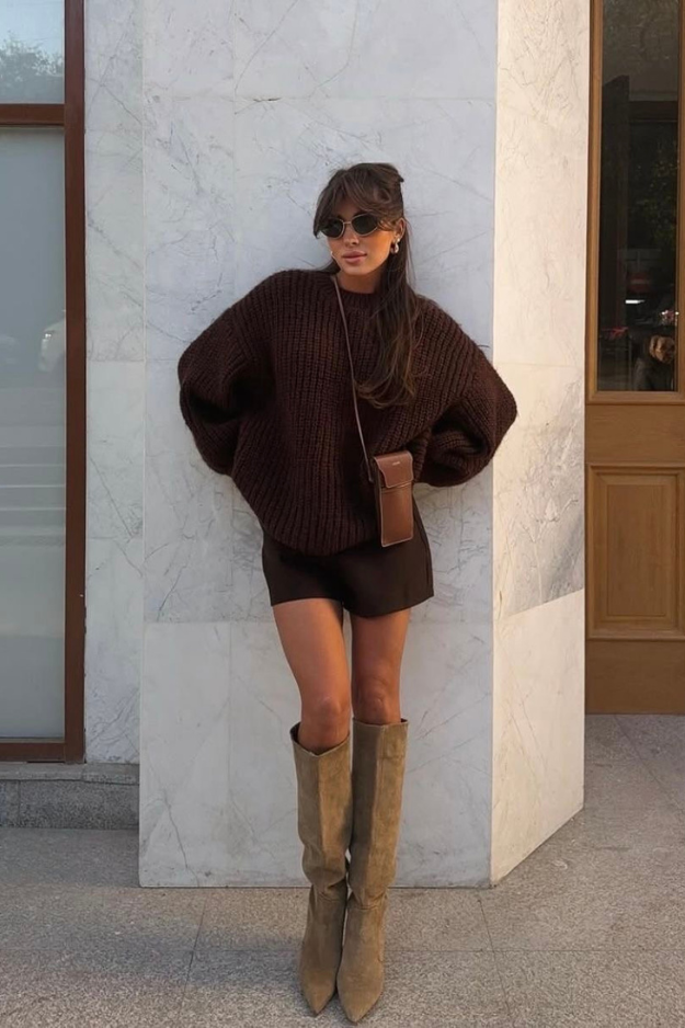 How to Style an Oversized Sweater Without Looking Swallowed by It How to Style an Oversized Sweater Without Looking Swallowed by It