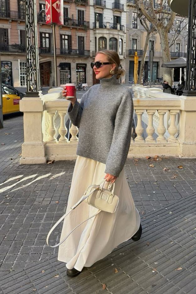 How to Style an Oversized Sweater Without Looking Swallowed by It How to Style an Oversized Sweater Without Looking Swallowed by It