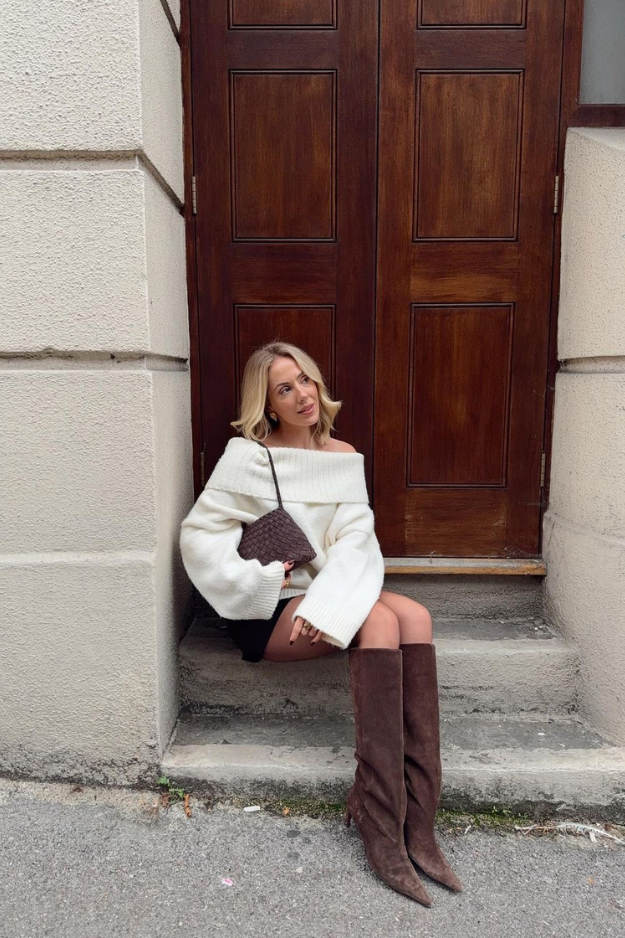 How to Style an Oversized Sweater Without Looking Swallowed by It How to Style an Oversized Sweater Without Looking Swallowed by It