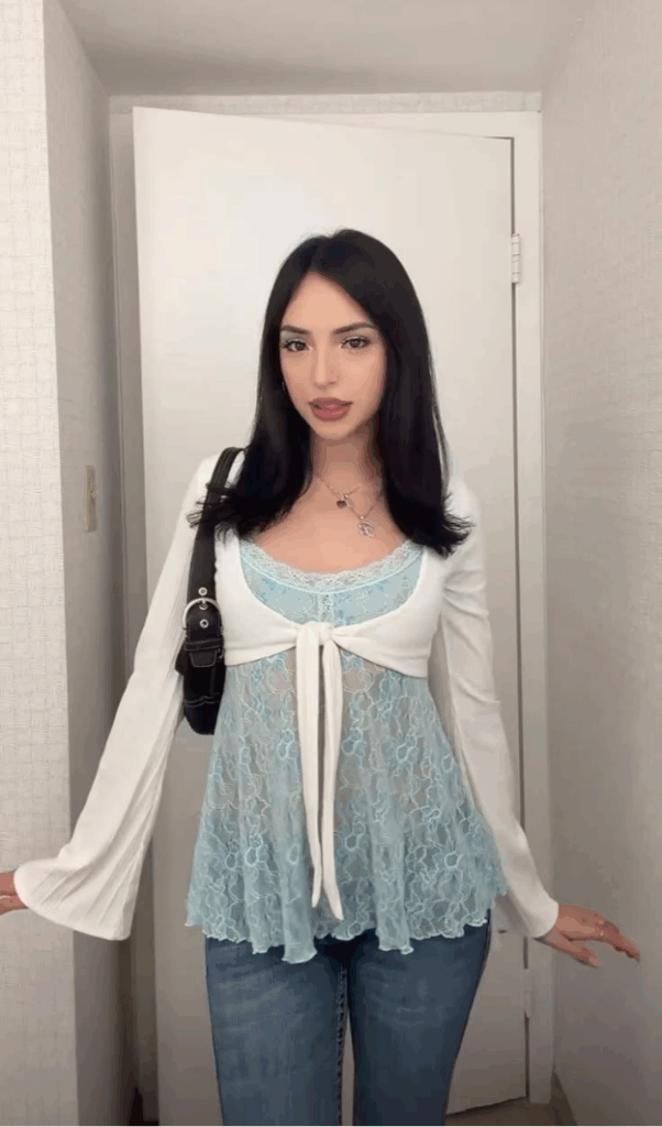 What to Wear If You're Flat-Chested (The Outfit Tricks That Change Everything) What to Wear If You're Flat-Chested (The Outfit Tricks That Change Everything)