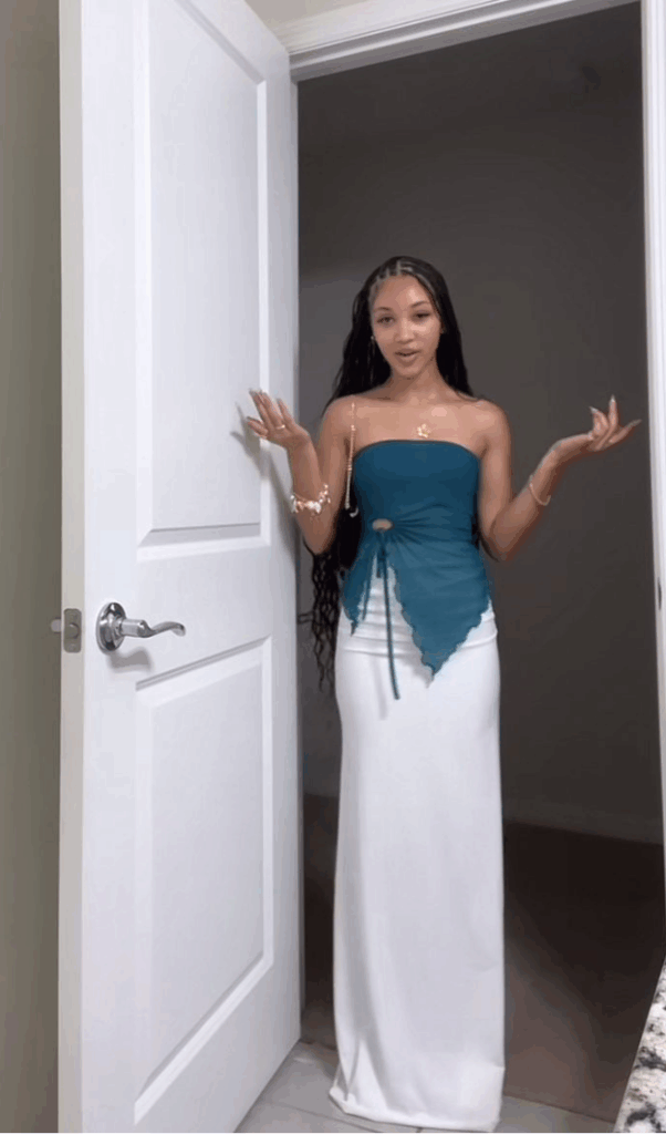 What to Wear If You're Flat-Chested (The Outfit Tricks That Change Everything) What to Wear If You're Flat-Chested (The Outfit Tricks That Change Everything)