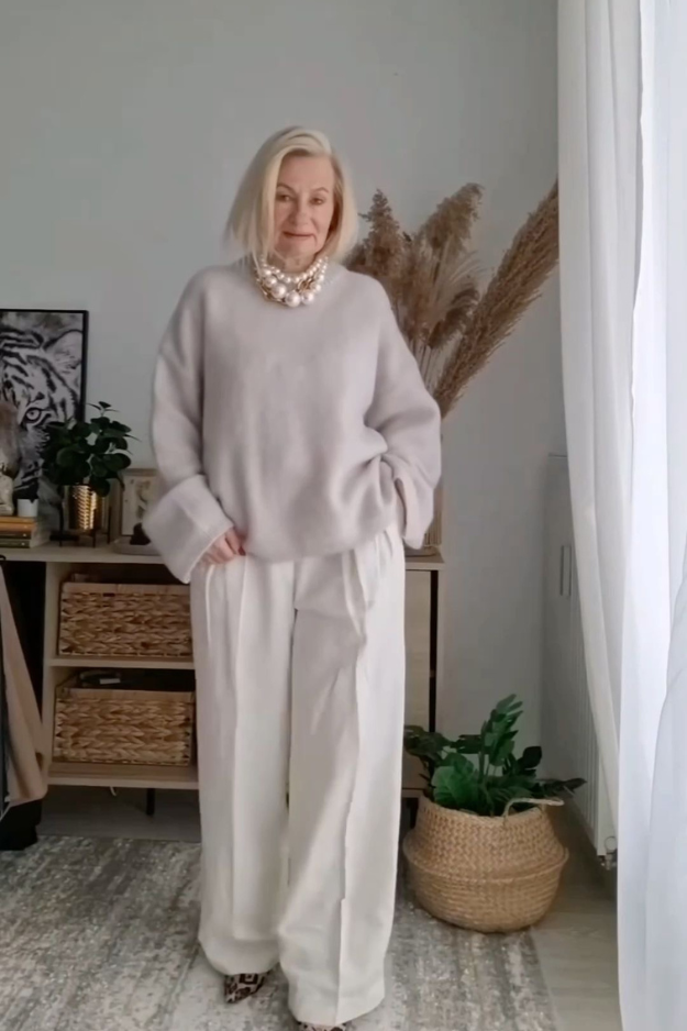 10 Little Things That Make Women Over 50 Look Frumpy (That Have Nothing to Do With Age) 10 Little Things That Make Women Over 50 Look Frumpy (That Have Nothing to Do With Age)