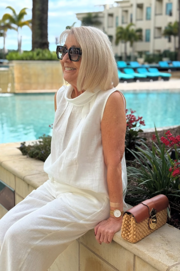 12 Things Women Over 50 Should Never Wear If They Want to Look Modern (And What to Wear Instead) 12 Things Women Over 50 Should Never Wear If They Want to Look Modern (And What to Wear Instead)