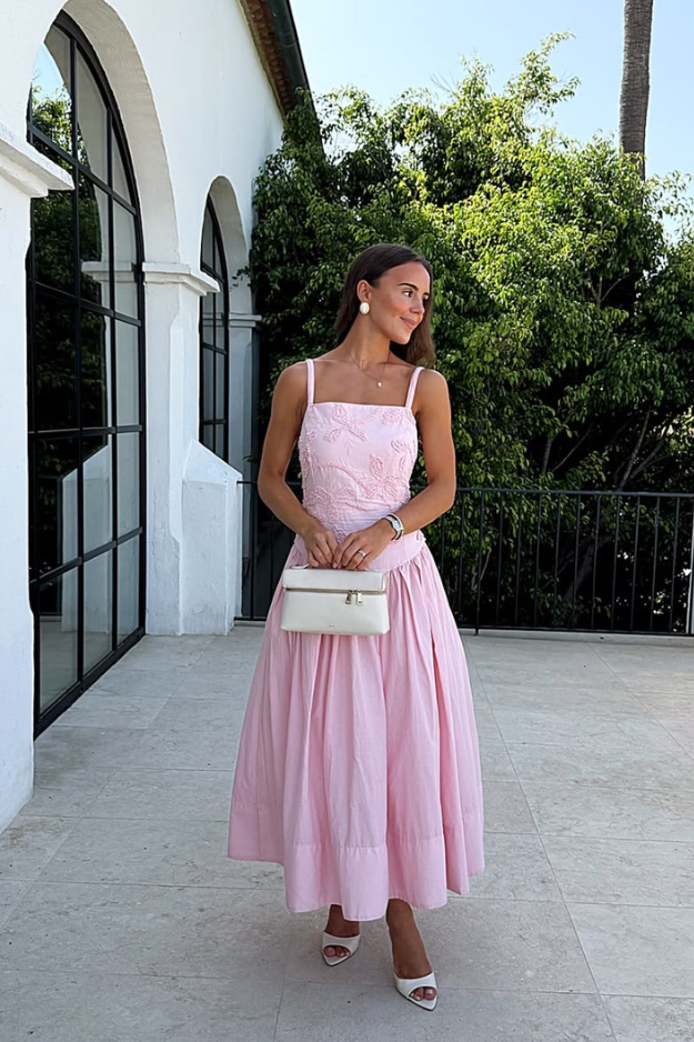 What to Wear to a Baptism: Striking the Perfect Balance Between Respectful and Chic! What to Wear to a Baptism: Striking the Perfect Balance Between Respectful and Chic!