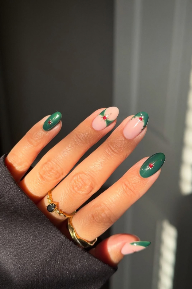 19 Green Christmas Nails to Save Before Your December Appointment 19 Green Christmas Nails to Save Before Your December Appointment