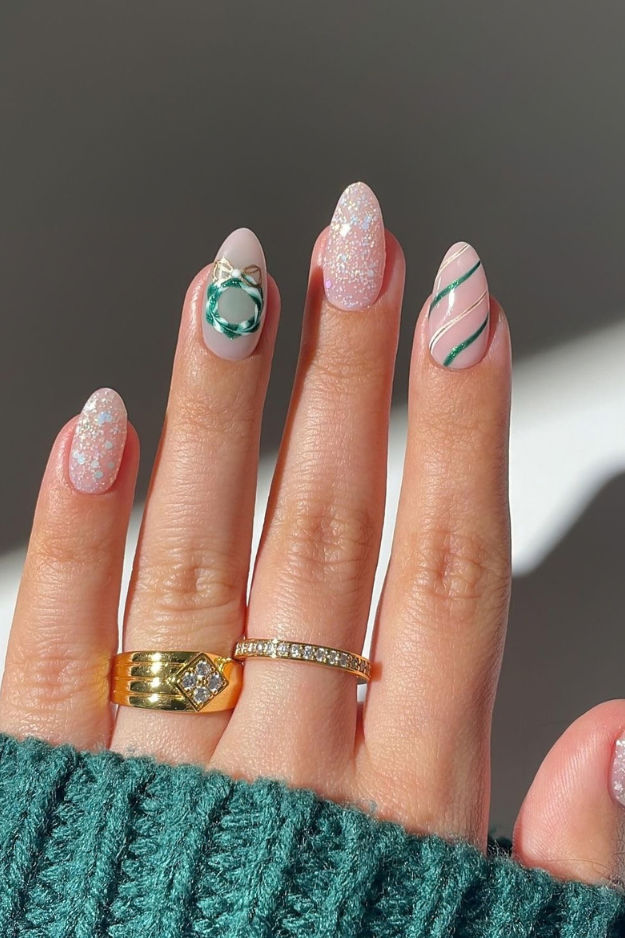 19 Green Christmas Nails to Save Before Your December Appointment 19 Green Christmas Nails to Save Before Your December Appointment