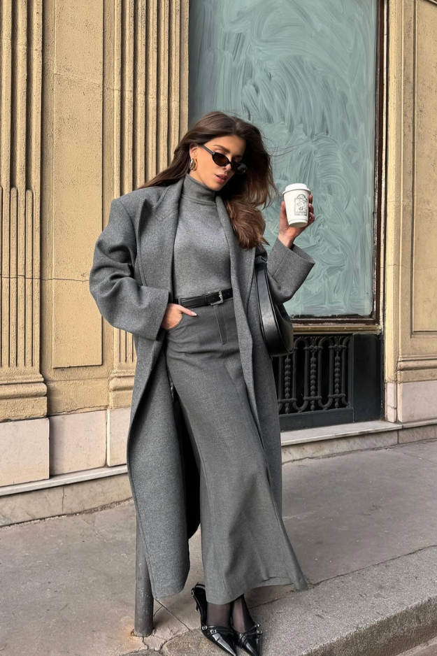 26 Paris Winter Outfits That Look Like They Belong on a French It-Girl 26 Paris Winter Outfits That Look Like They Belong on a French It-Girl