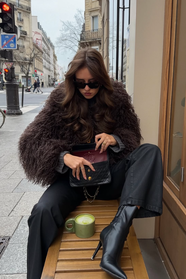 26 Paris Winter Outfits That Look Like They Belong on a French It-Girl 26 Paris Winter Outfits That Look Like They Belong on a French It-Girl