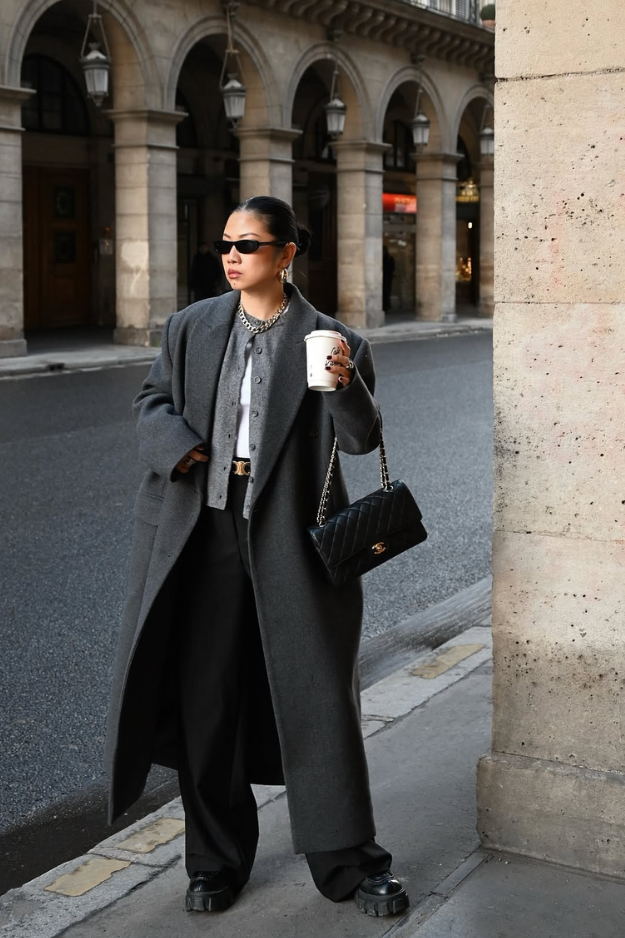 26 Paris Winter Outfits That Look Like They Belong on a French It-Girl 26 Paris Winter Outfits That Look Like They Belong on a French It-Girl