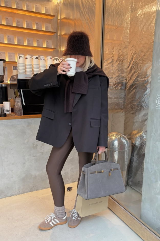 26 Paris Winter Outfits That Look Like They Belong on a French It-Girl 26 Paris Winter Outfits That Look Like They Belong on a French It-Girl