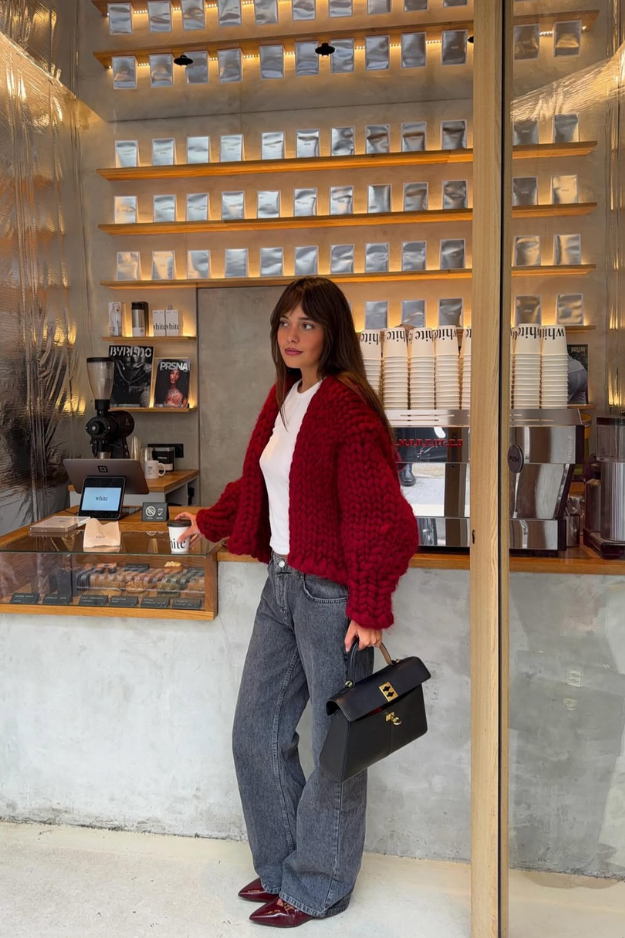 26 Paris Winter Outfits That Look Like They Belong on a French It-Girl 26 Paris Winter Outfits That Look Like They Belong on a French It-Girl