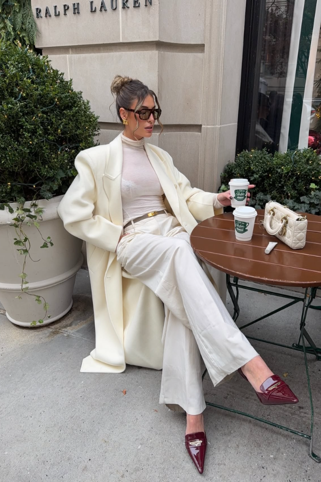 26 Paris Winter Outfits That Look Like They Belong on a French It-Girl 26 Paris Winter Outfits That Look Like They Belong on a French It-Girl