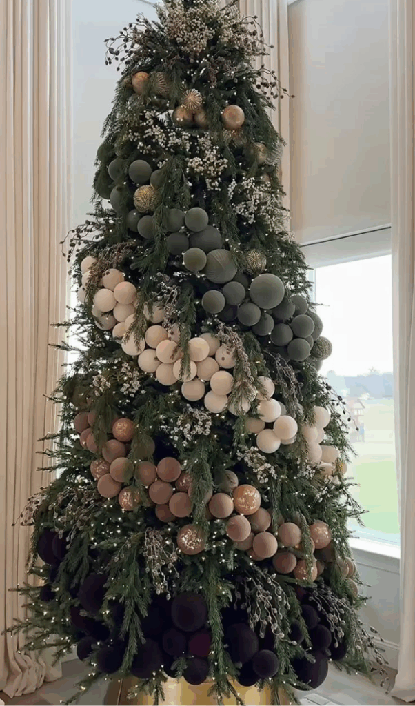 17 Classy Ralph Lauren Christmas Tree Ideas That Look Straight Out of a Luxury Holiday Home 17 Classy Ralph Lauren Christmas Tree Ideas That Look Straight Out of a Luxury Holiday Home