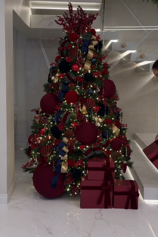 17 Classy Ralph Lauren Christmas Tree Ideas That Look Straight Out of a Luxury Holiday Home 17 Classy Ralph Lauren Christmas Tree Ideas That Look Straight Out of a Luxury Holiday Home