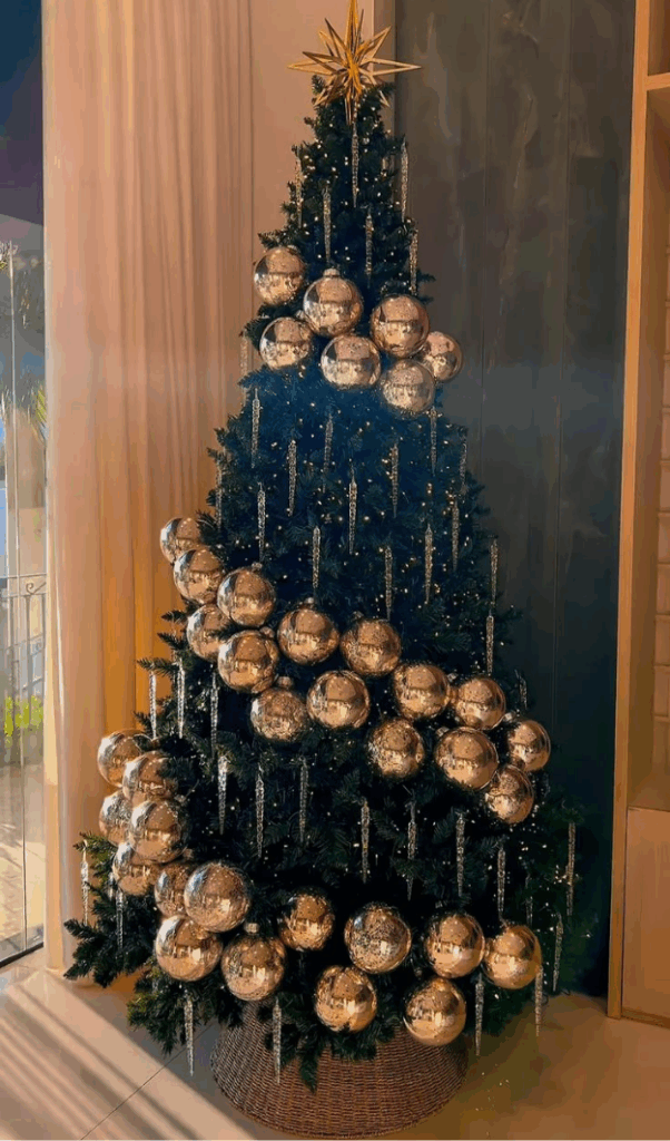 17 Classy Ralph Lauren Christmas Tree Ideas That Look Straight Out of a Luxury Holiday Home 17 Classy Ralph Lauren Christmas Tree Ideas That Look Straight Out of a Luxury Holiday Home