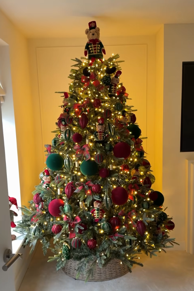 17 Classy Ralph Lauren Christmas Tree Ideas That Look Straight Out of a Luxury Holiday Home 17 Classy Ralph Lauren Christmas Tree Ideas That Look Straight Out of a Luxury Holiday Home