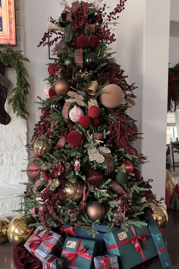 17 Classy Ralph Lauren Christmas Tree Ideas That Look Straight Out of a Luxury Holiday Home 17 Classy Ralph Lauren Christmas Tree Ideas That Look Straight Out of a Luxury Holiday Home
