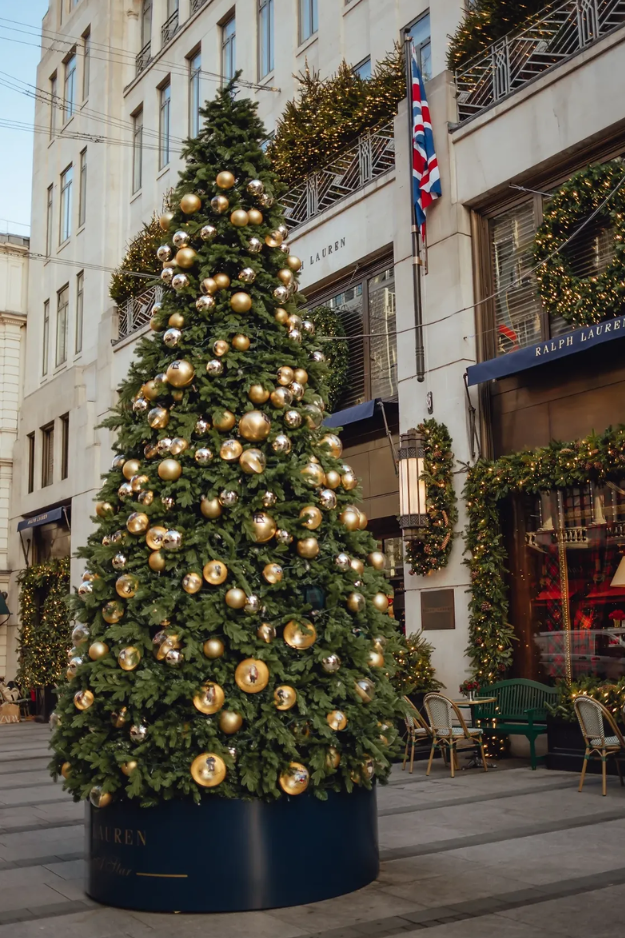 17 Classy Ralph Lauren Christmas Tree Ideas That Look Straight Out of a Luxury Holiday Home 17 Classy Ralph Lauren Christmas Tree Ideas That Look Straight Out of a Luxury Holiday Home