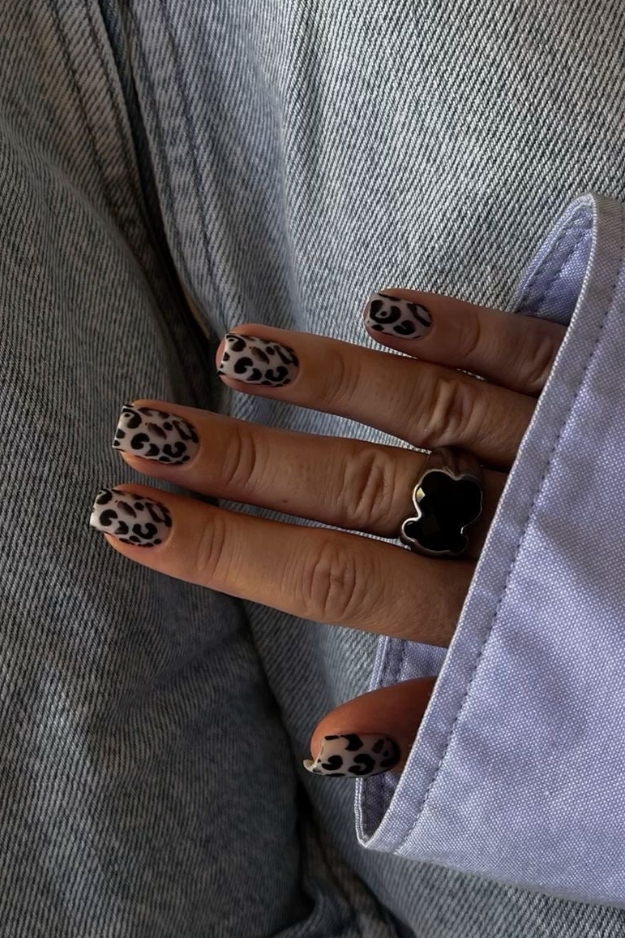22 Goregous Short Winter Nails for Your Next Cozy-Girl Manicure 22 Goregous Short Winter Nails for Your Next Cozy-Girl Manicure