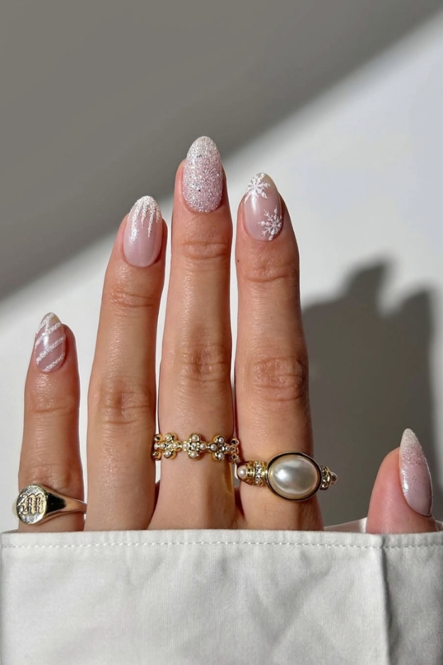 17 Christmas Winter Nails Worth Screenshotting Before Your December Appointment 17 Christmas Winter Nails Worth Screenshotting Before Your December Appointment