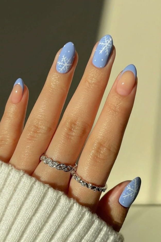 17 Christmas Winter Nails Worth Screenshotting Before Your December Appointment 17 Christmas Winter Nails Worth Screenshotting Before Your December Appointment
