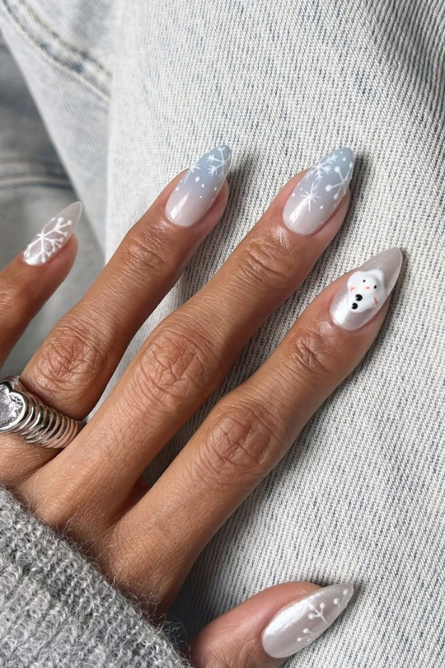 17 Christmas Winter Nails Worth Screenshotting Before Your December Appointment 17 Christmas Winter Nails Worth Screenshotting Before Your December Appointment