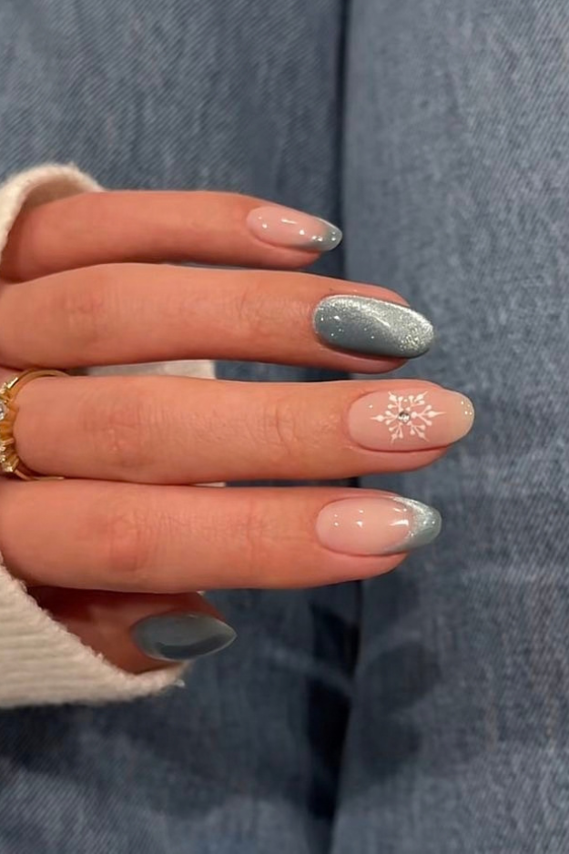 17 Christmas Winter Nails Worth Screenshotting Before Your December Appointment 17 Christmas Winter Nails Worth Screenshotting Before Your December Appointment