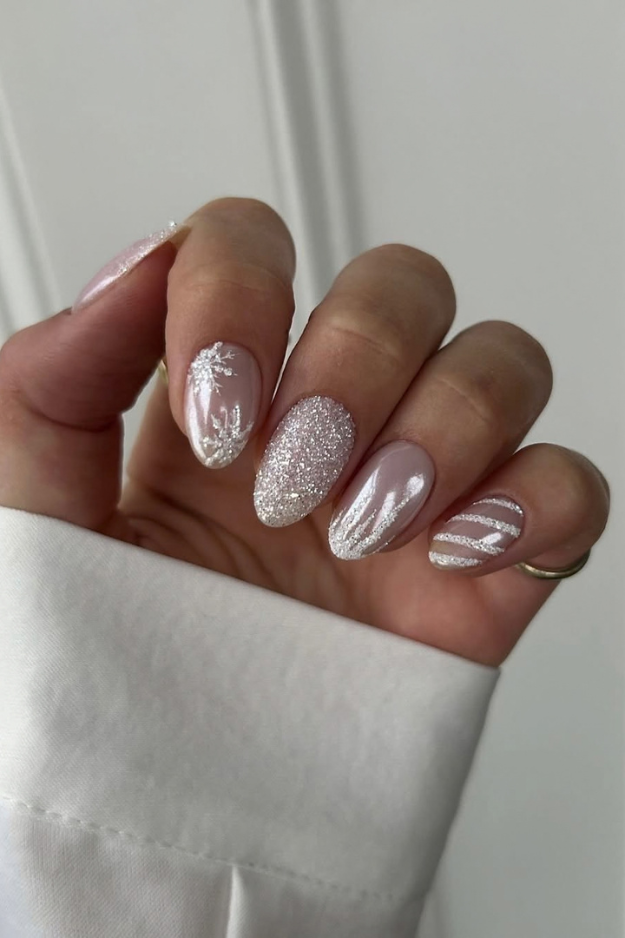 17 Christmas Winter Nails Worth Screenshotting Before Your December Appointment 17 Christmas Winter Nails Worth Screenshotting Before Your December Appointment