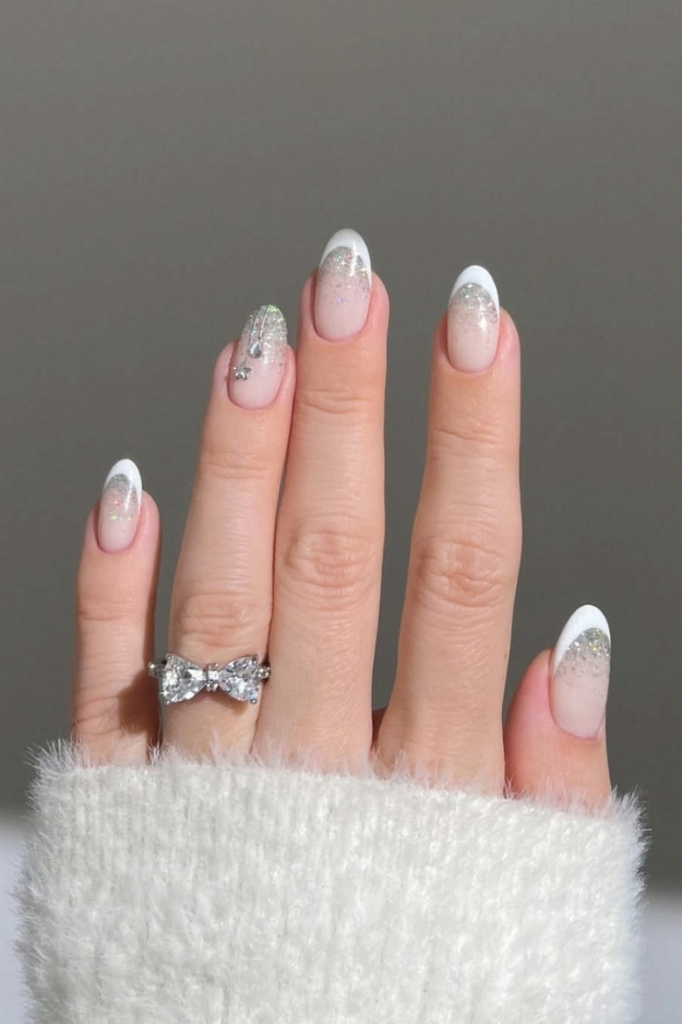 17 Christmas Winter Nails Worth Screenshotting Before Your December Appointment 17 Christmas Winter Nails Worth Screenshotting Before Your December Appointment