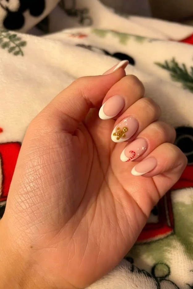 17 Christmas Winter Nails Worth Screenshotting Before Your December Appointment 17 Christmas Winter Nails Worth Screenshotting Before Your December Appointment