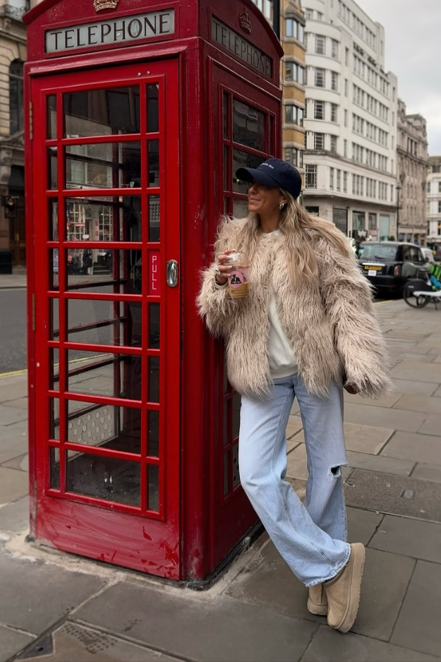 24 Cozy-but-Sexy Winter Date Night Outfits for Looking Hot Without Freezing 24 Cozy-but-Sexy Winter Date Night Outfits for Looking Hot Without Freezing