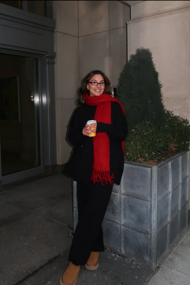 24 Cozy-but-Sexy Winter Date Night Outfits for Looking Hot Without Freezing 24 Cozy-but-Sexy Winter Date Night Outfits for Looking Hot Without Freezing