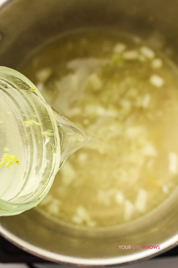 This Lemon Chicken Orzo Soup That Makes a Chilly Evening Feel So Much Better This Lemon Chicken Orzo Soup That Makes a Chilly Evening Feel So Much Better
