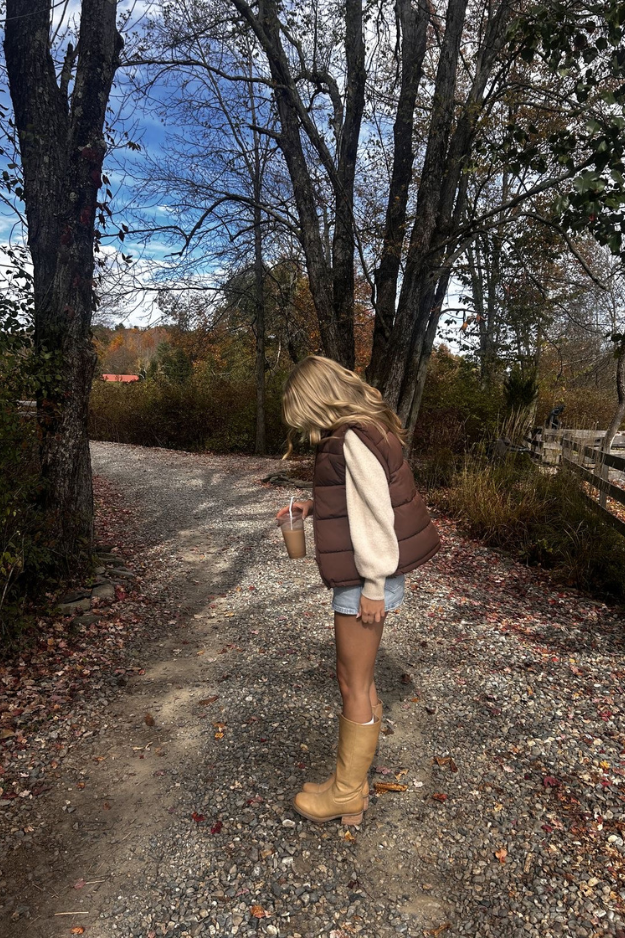 23 Thanksgiving Outfits That Look Chic Enough for Photos but Cozy Enough for Seconds 23 Thanksgiving Outfits That Look Chic Enough for Photos but Cozy Enough for Seconds