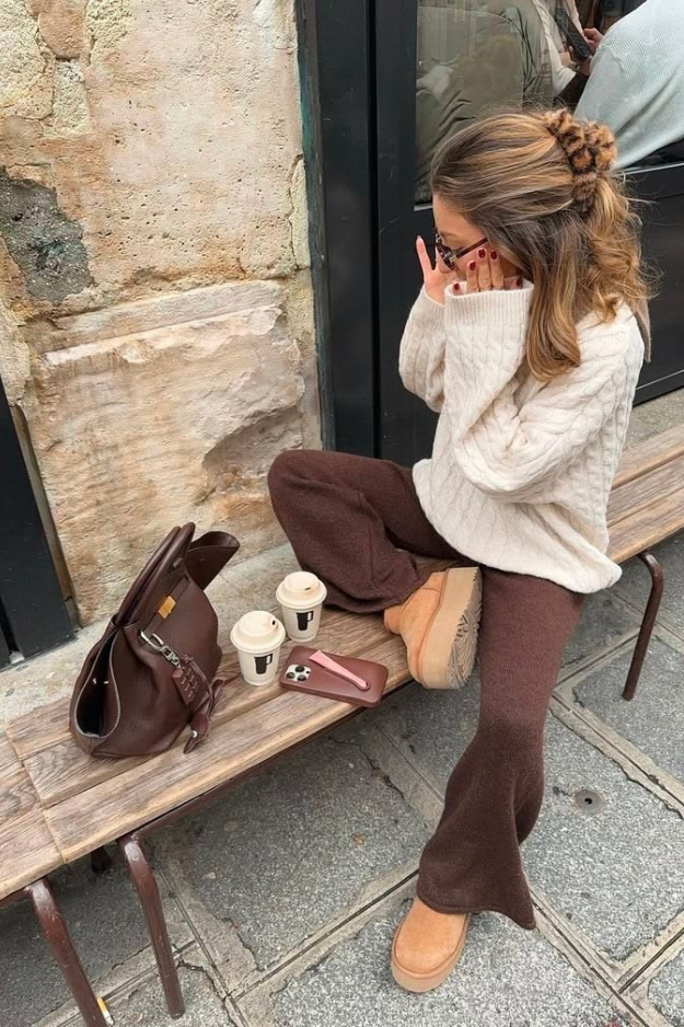 23 Thanksgiving Outfits That Look Chic Enough for Photos but Cozy Enough for Seconds 23 Thanksgiving Outfits That Look Chic Enough for Photos but Cozy Enough for Seconds