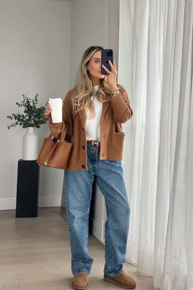 23 Thanksgiving Outfits That Look Chic Enough for Photos but Cozy Enough for Seconds 23 Thanksgiving Outfits That Look Chic Enough for Photos but Cozy Enough for Seconds
